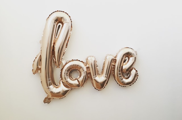 15 Balloon Decoration Ideas For Your Wedding